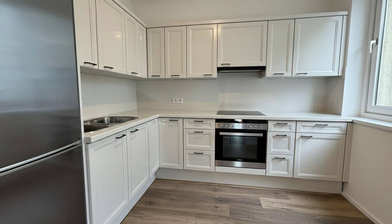 Ready for immediate occupancy Charming 2-room apartment with loggia, elevator and cellar