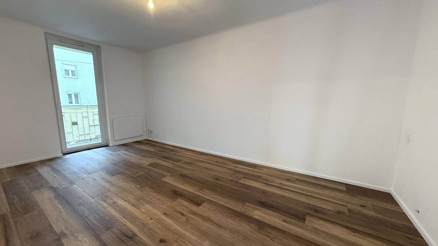 Ready for immediate occupancy Charming 2-room apartment with loggia, elevator and cellar