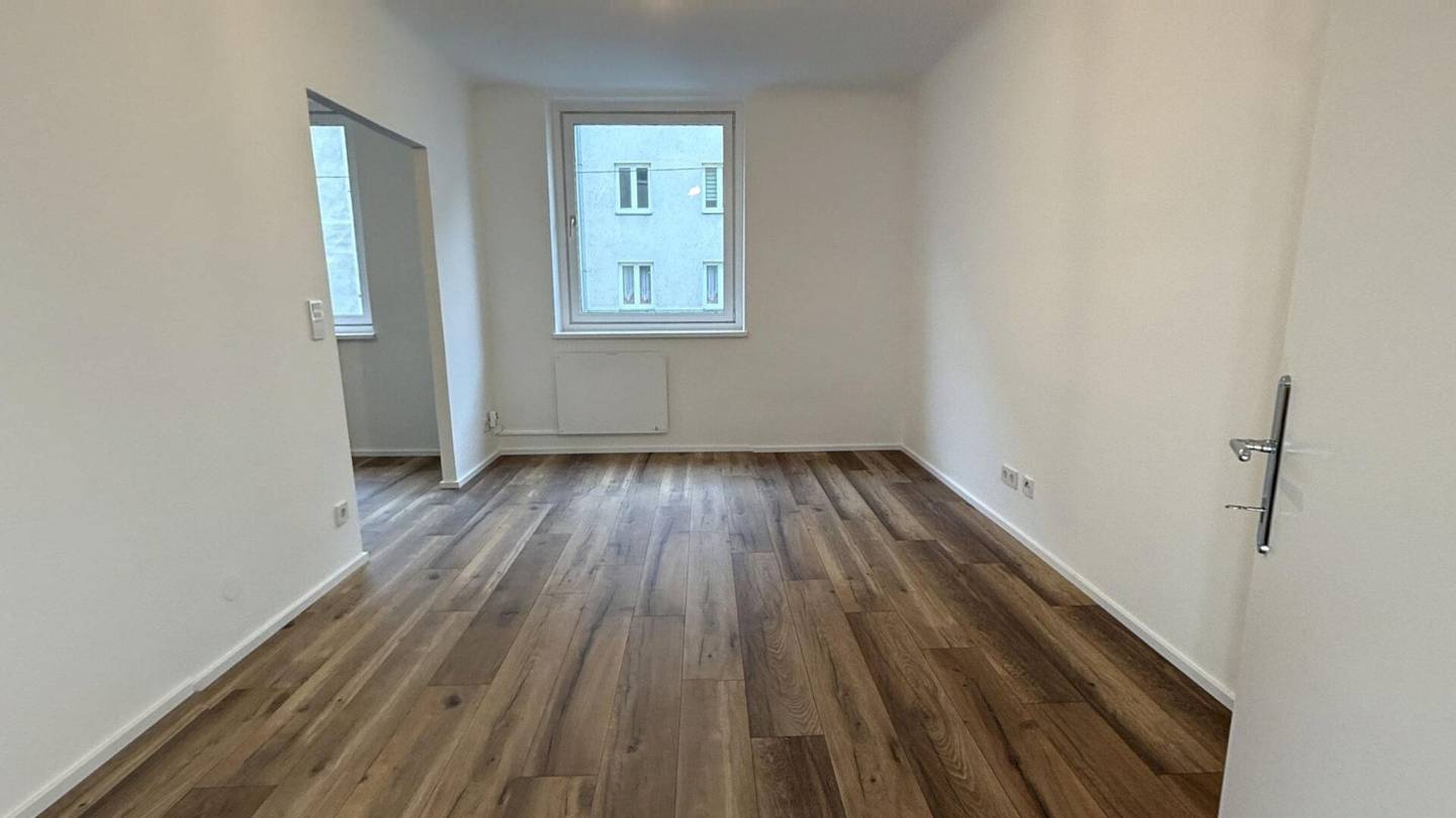 Ready for immediate occupancy Charming 2-room apartment with loggia, elevator and cellar