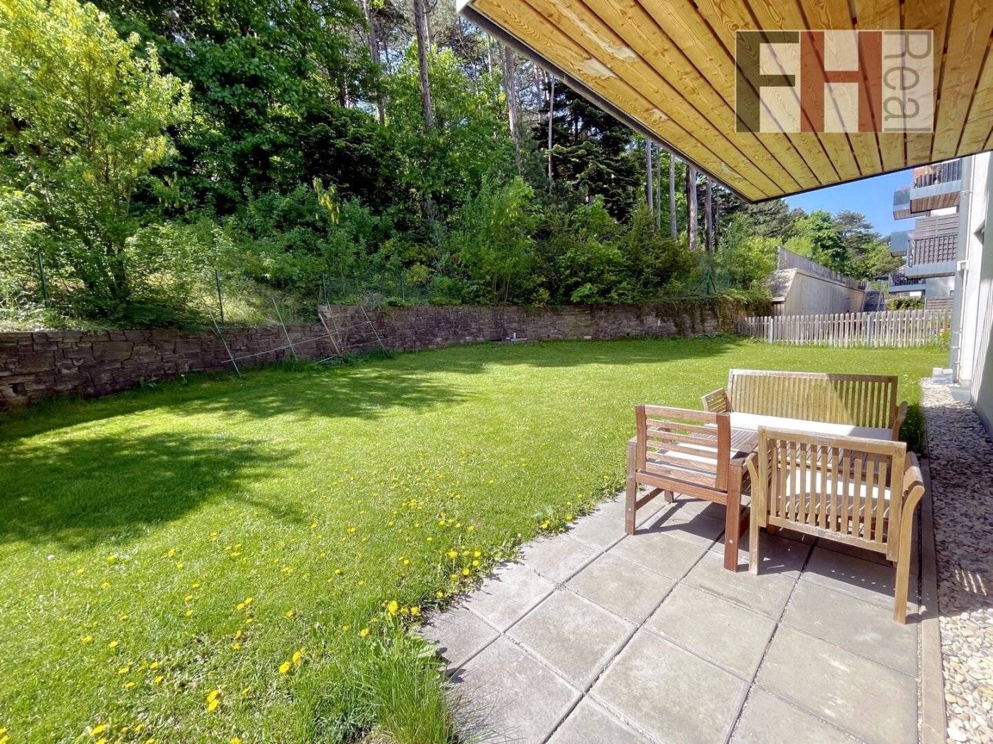 Exquisite Wohnung in luxuriöser Anlage, großer Eigengarten, Wellness- und Fitnessraum, Outdoorpool !
