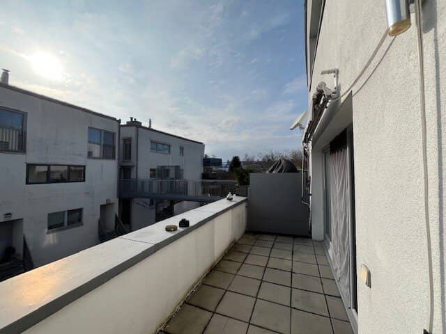 Like new apartment with terrace and garage space