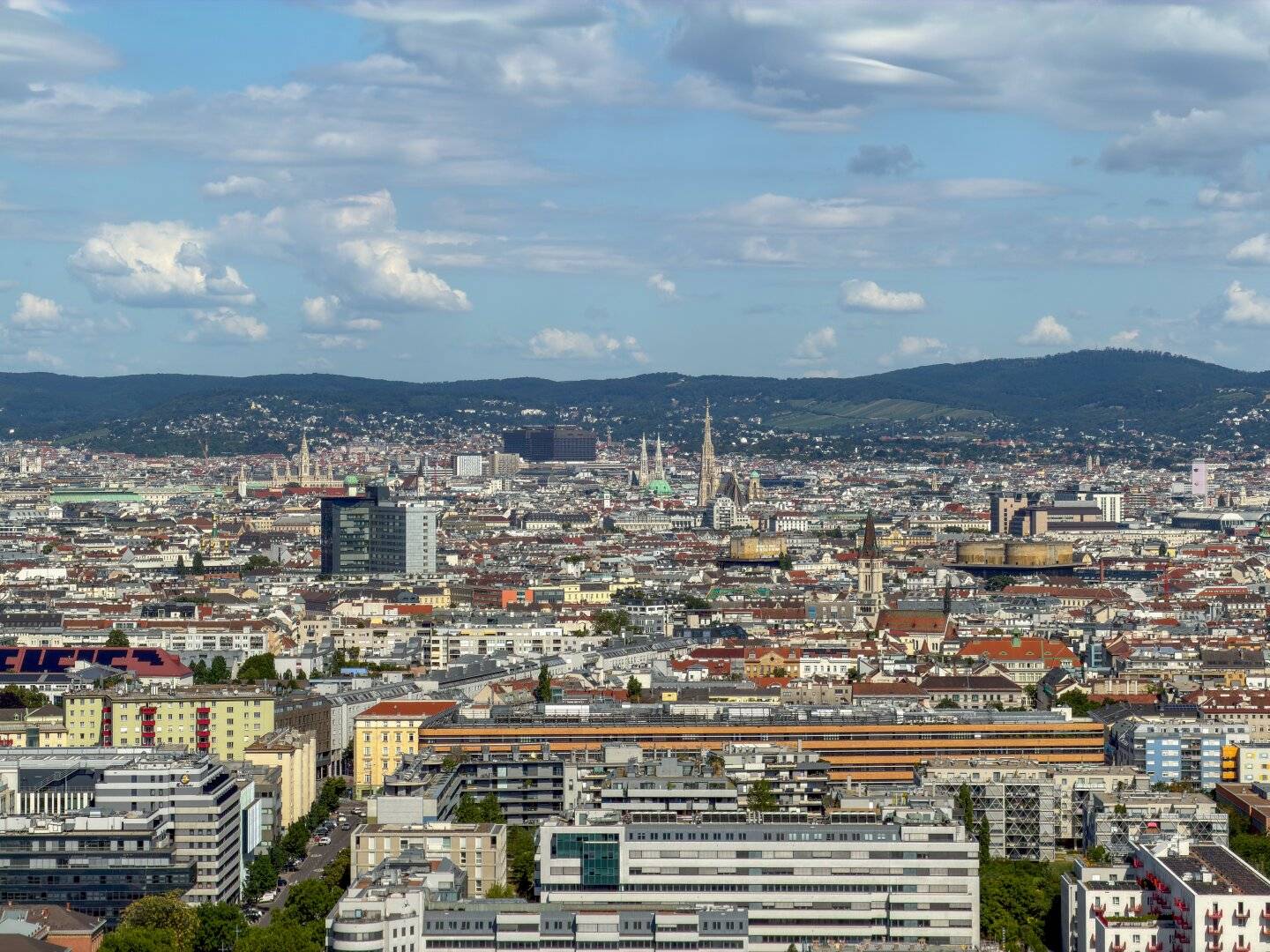 Dachgeschosswohnung Panoramablick im Q Turm mit Tiefgaragenplatz