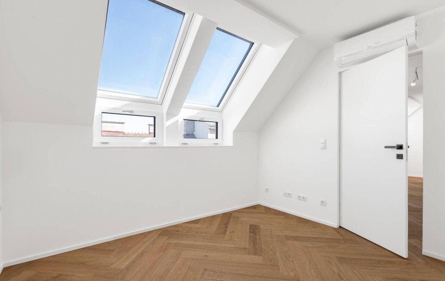 Attic apartment High quality fittings