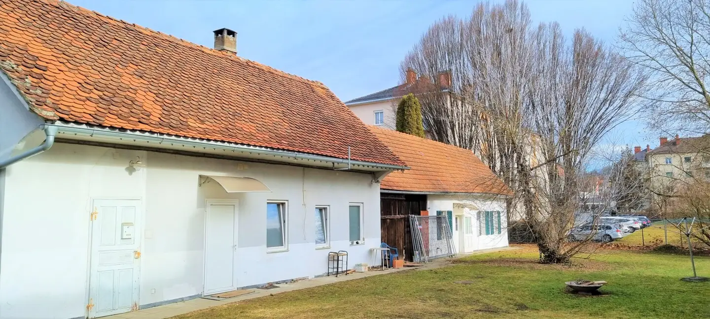 Renovation-Needed MFH Gleisdorf