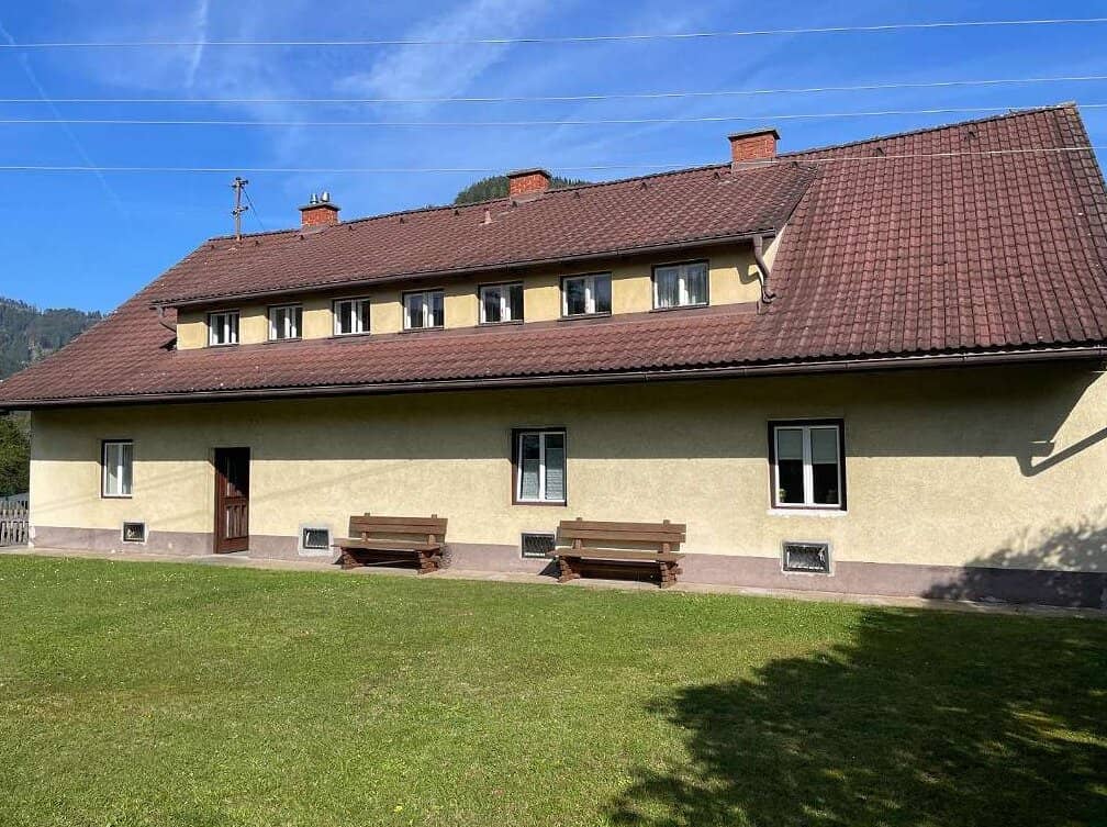 Multi-family house in Zlatten, 300m²