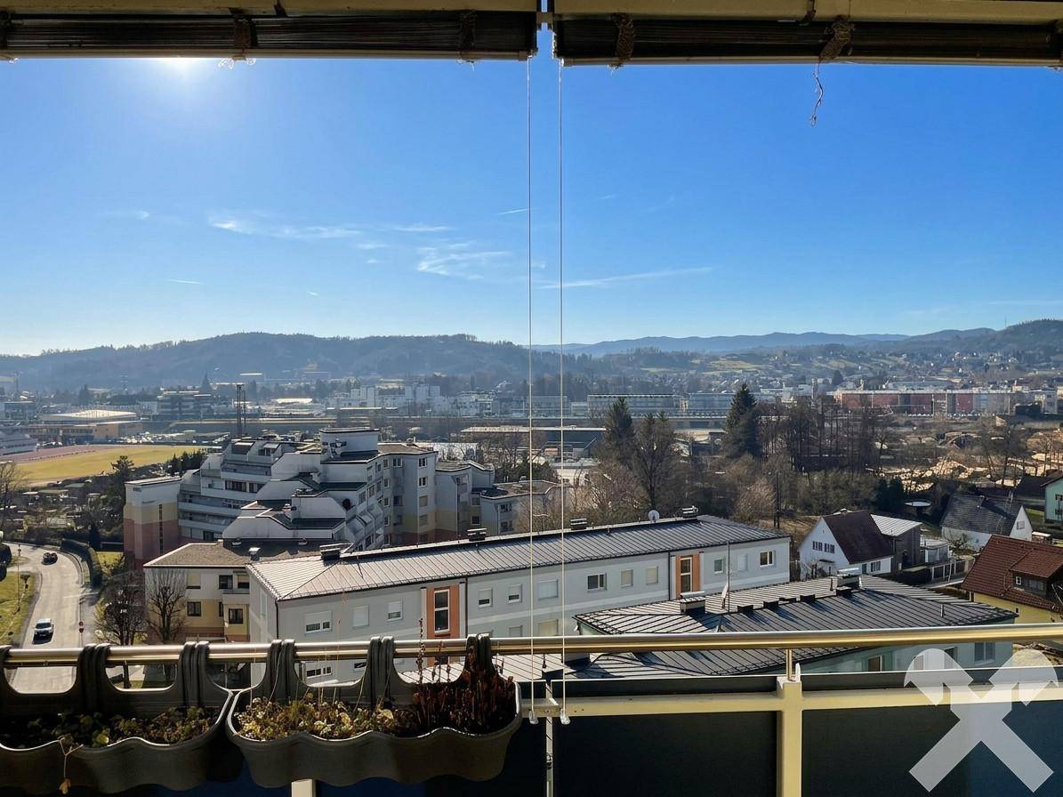 Wohnung mit Loggia und Blick über die Stadt