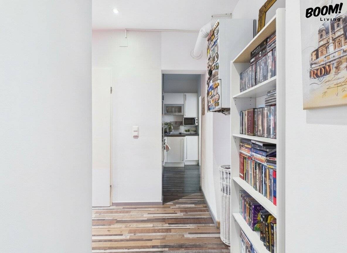 Apartment with good transport links and a fitted kitchen
