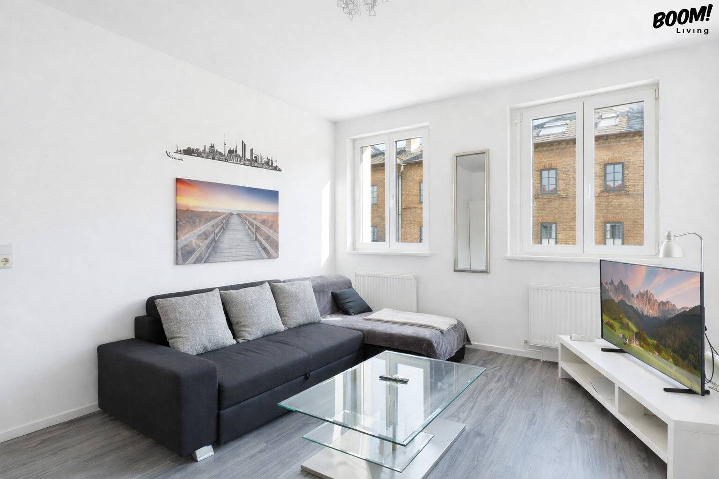 Apartment with good transport links and a fitted kitchen