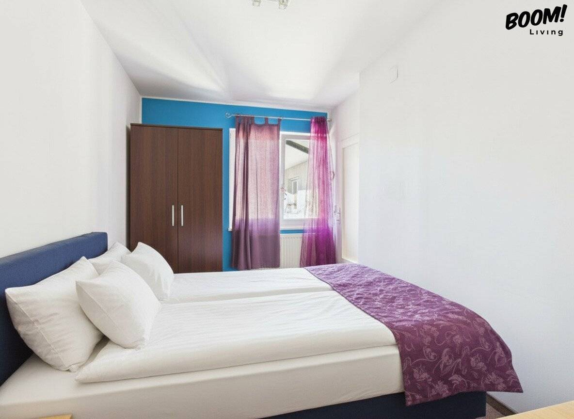 Apartment with good transport links and a fitted kitchen