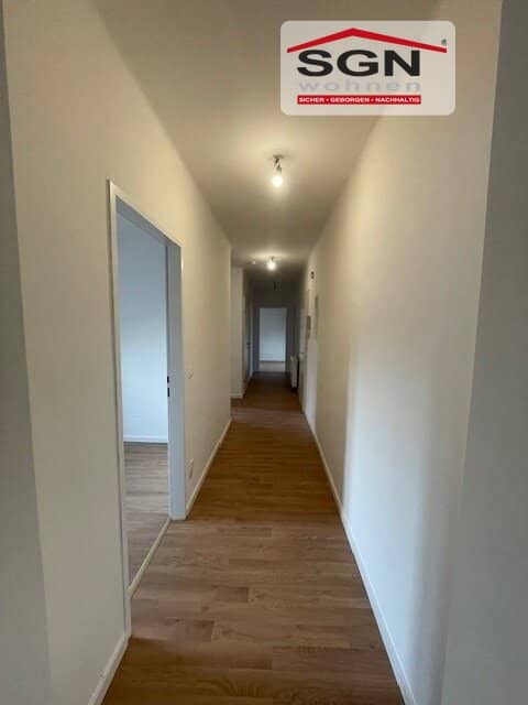 Attic apartment near shopping center with spacious layout