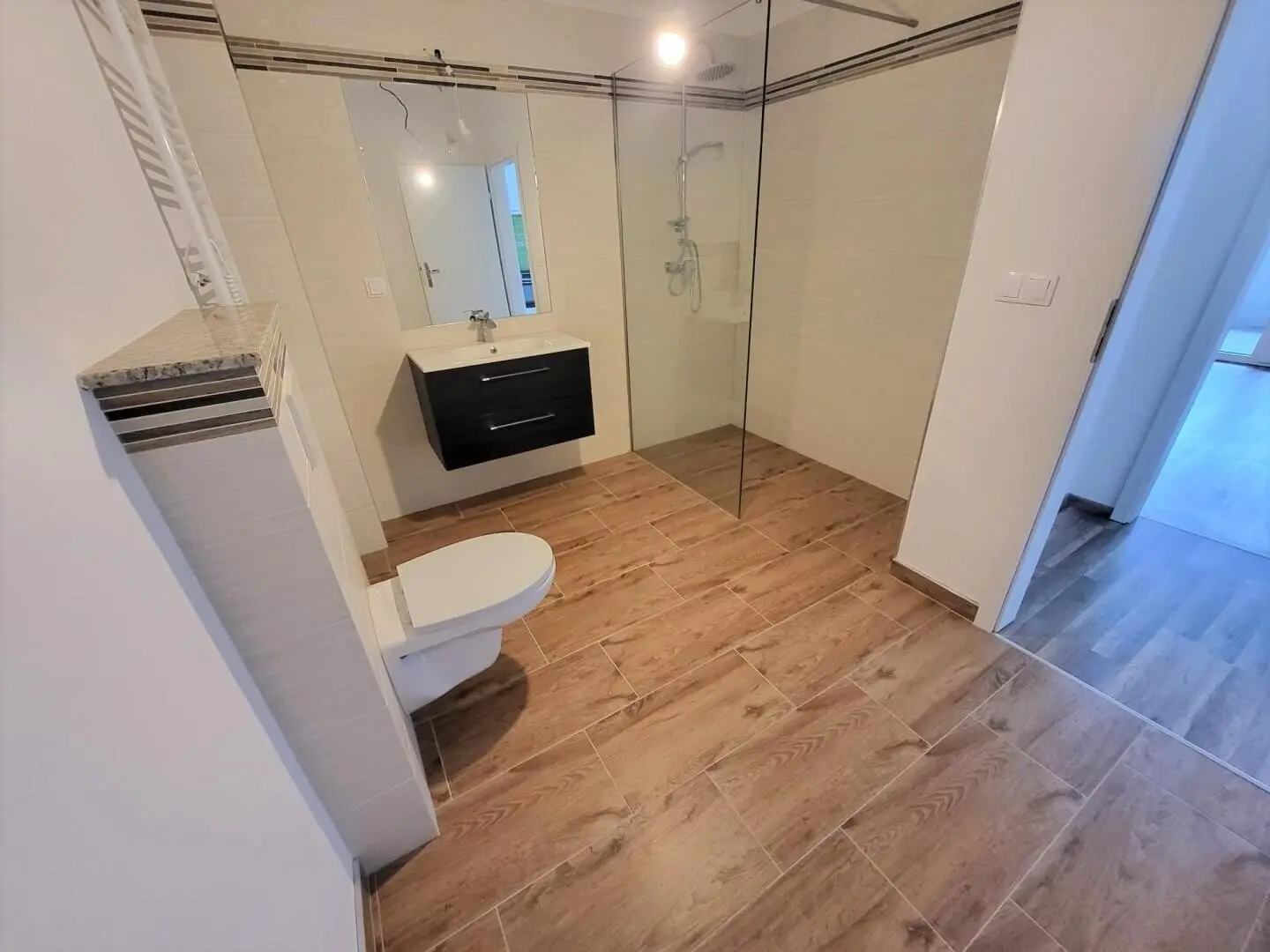 Apartment near train station with loggia