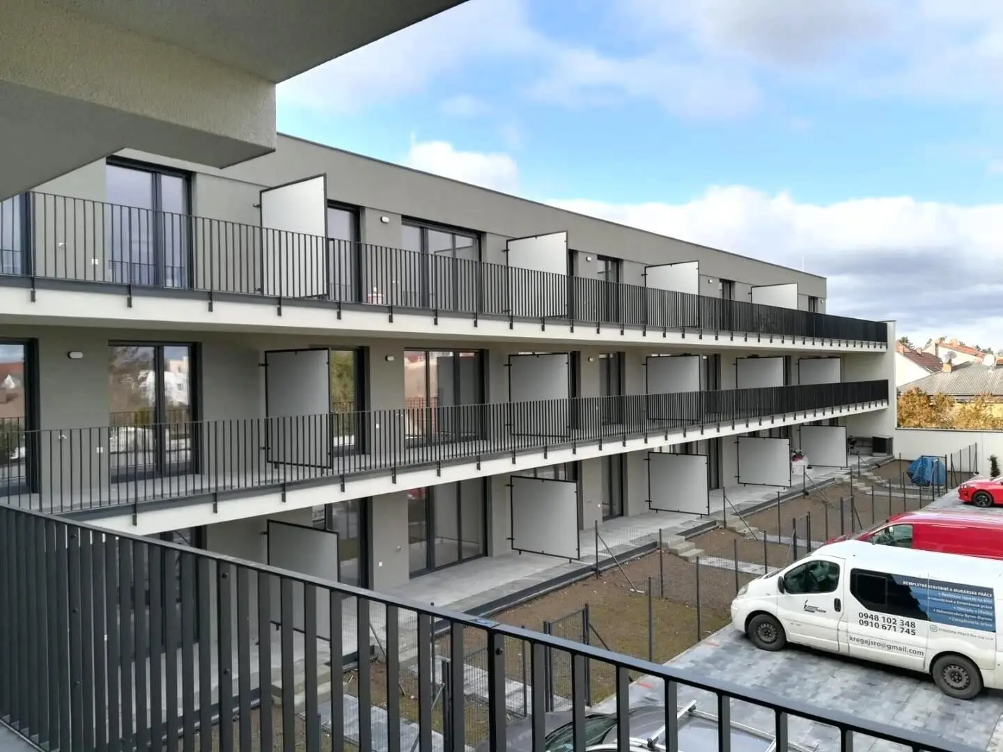 Apartment near train station with loggia