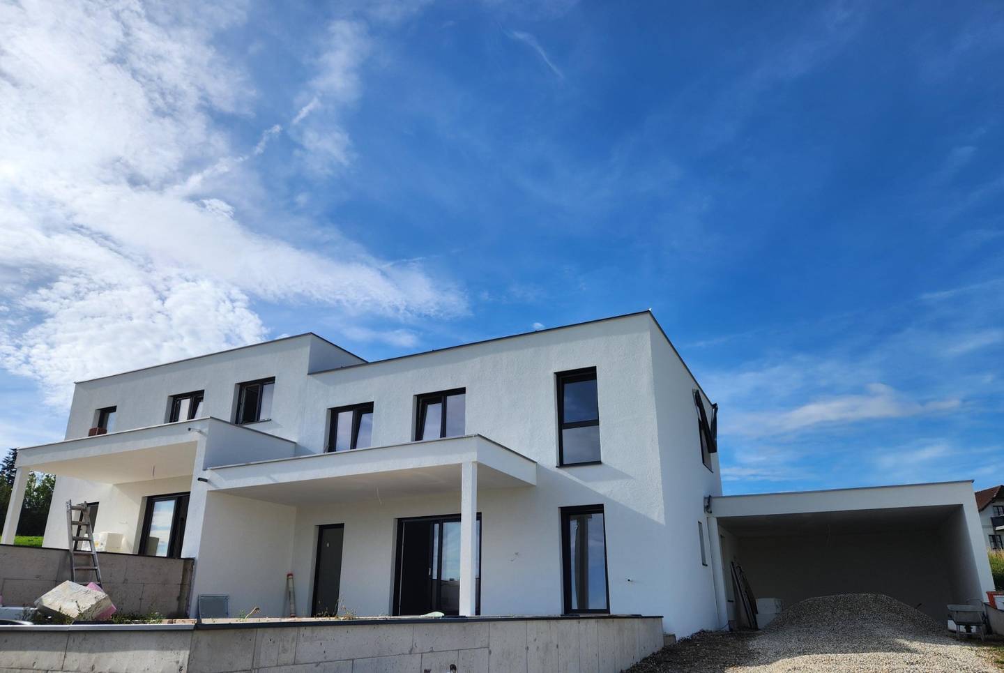 Neues Luxushaus mit Pool in Herzogsdorf