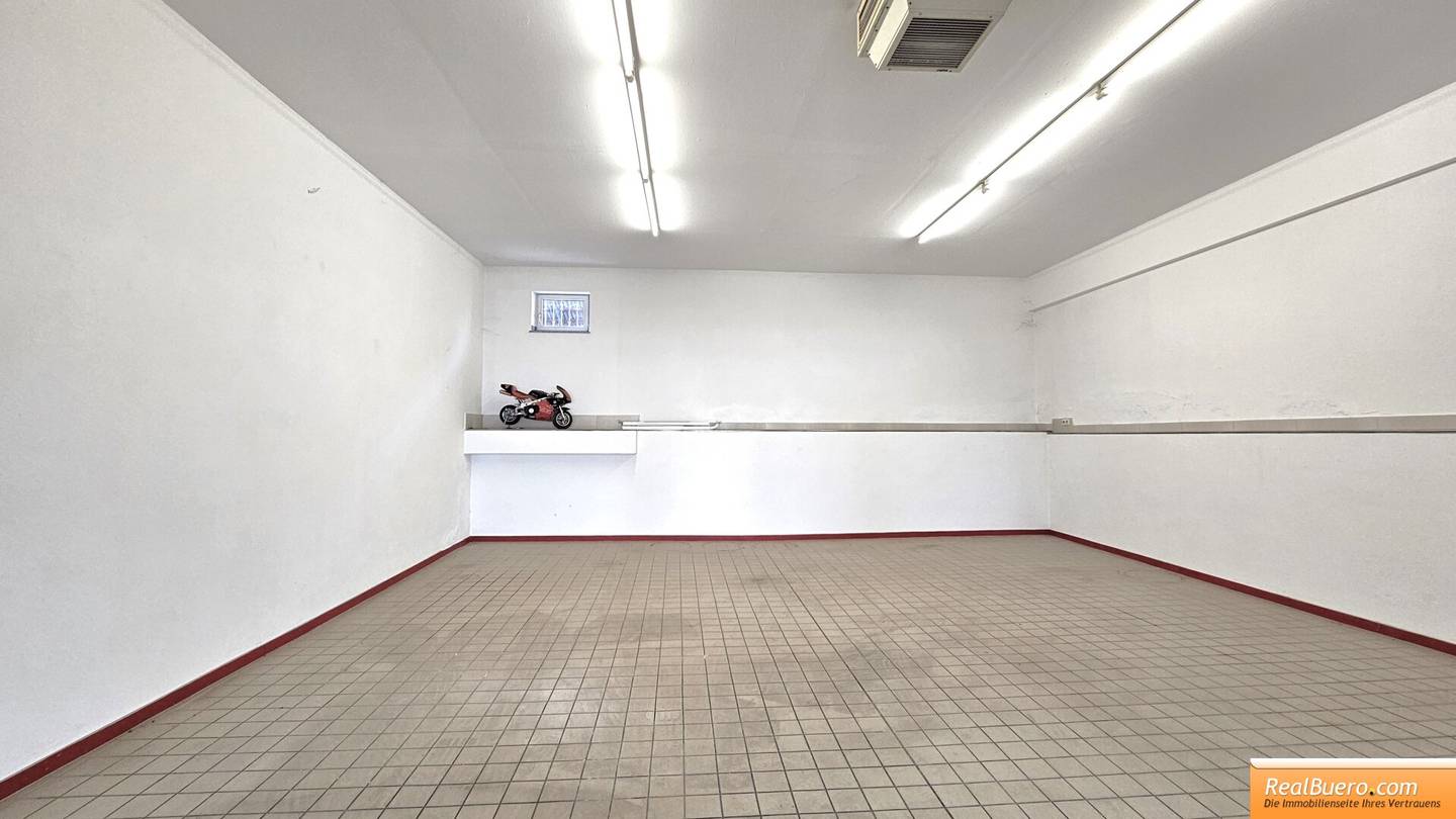 UNBEFRISTET: BÜRO, GESCHÄFTSLOKAL, WERKSTÄTTE, VERKAUFSHALLE MIT KFZ STELLFLÄCHEN IN HARTBERG