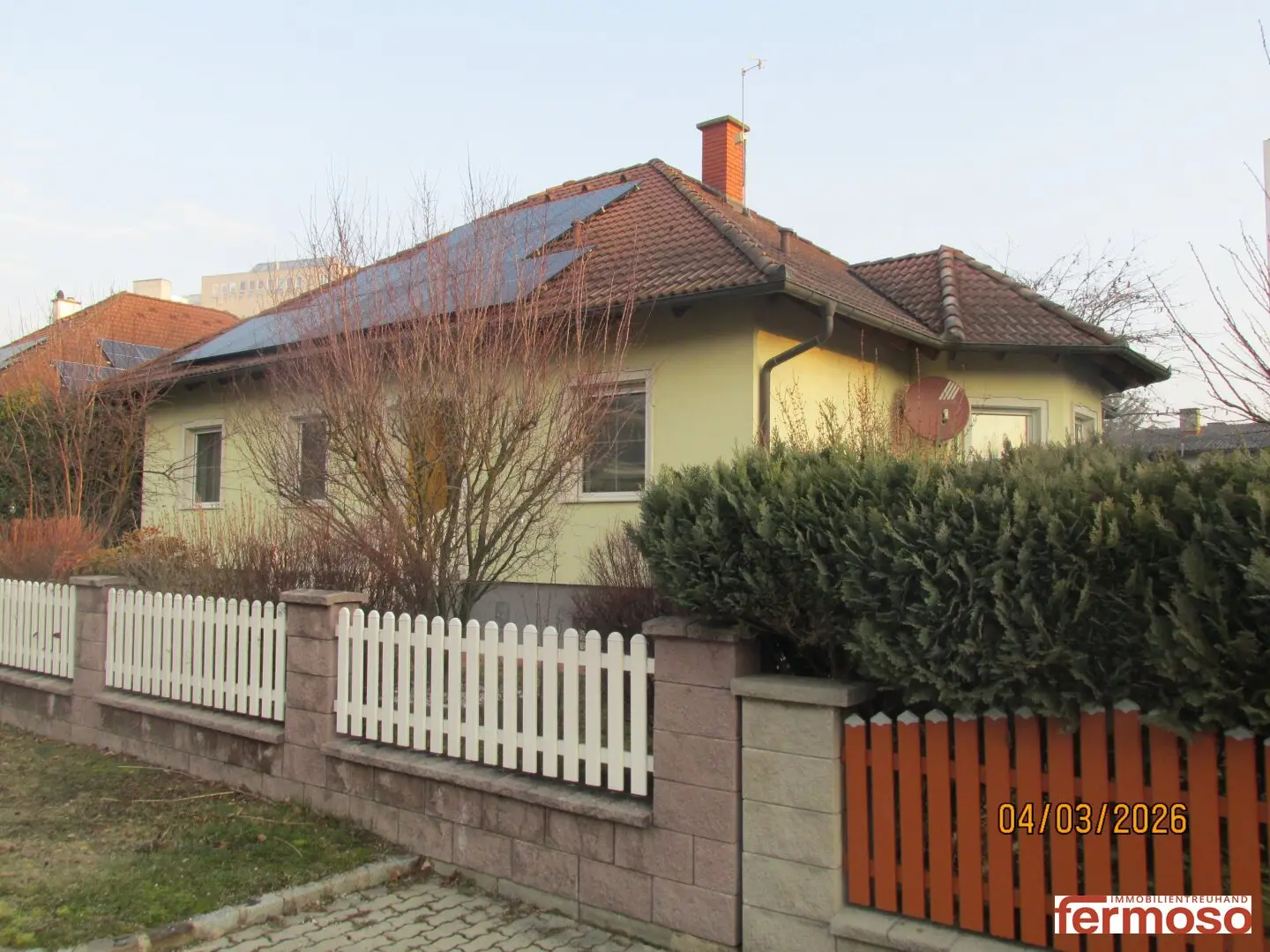 Charming Bungalow with Garden and Cinema in Mannersdorf