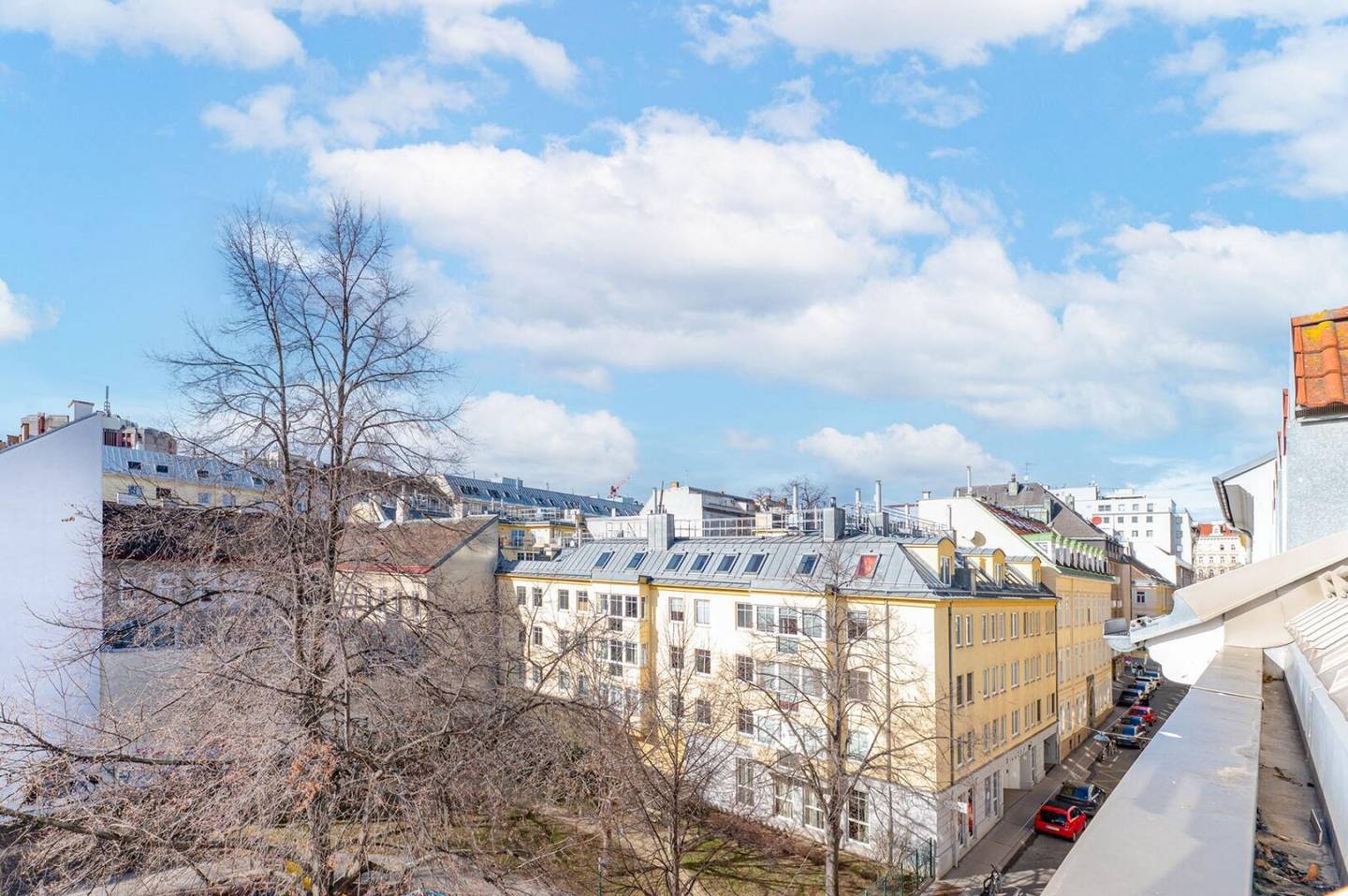Attic apartment first occupancy near Westbahnhof terrace loggia