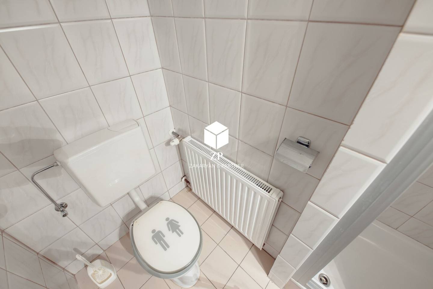 Apartment with office and kitchen near tram line