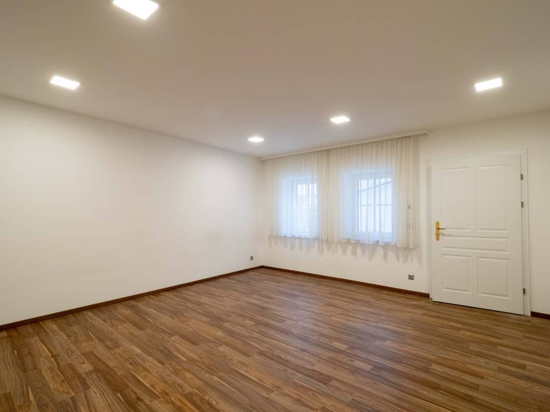 Ground floor apartment near Main Square rail link
