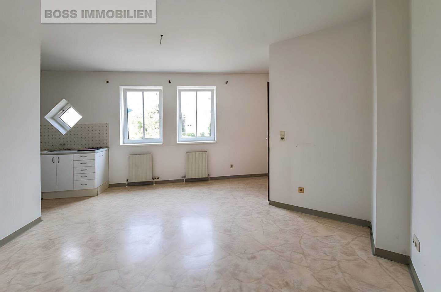 Apartment near university with parking included