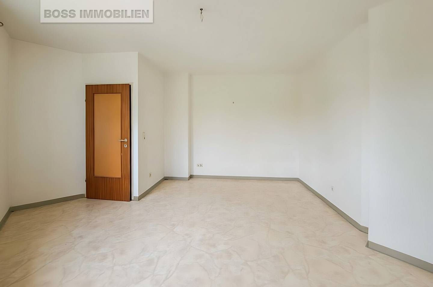 Apartment near university with parking included
