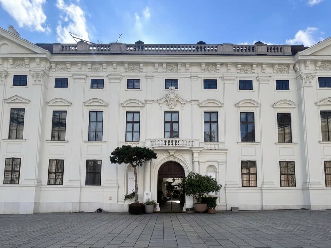 Office in Baroque Palace Vienna 1010