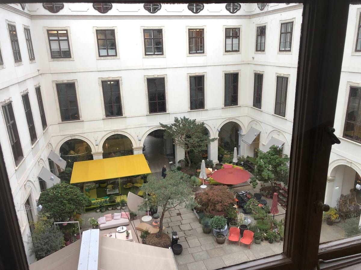 Office in Baroque Palace Vienna 1010