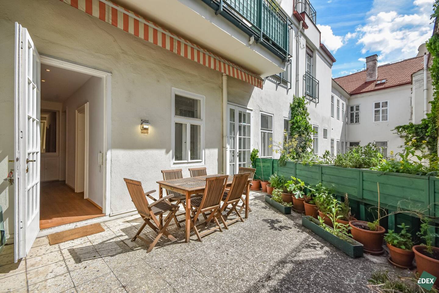 Traumhafte 2,5 Zimmer Wohnung mit Terrasse und separater Wohnküche