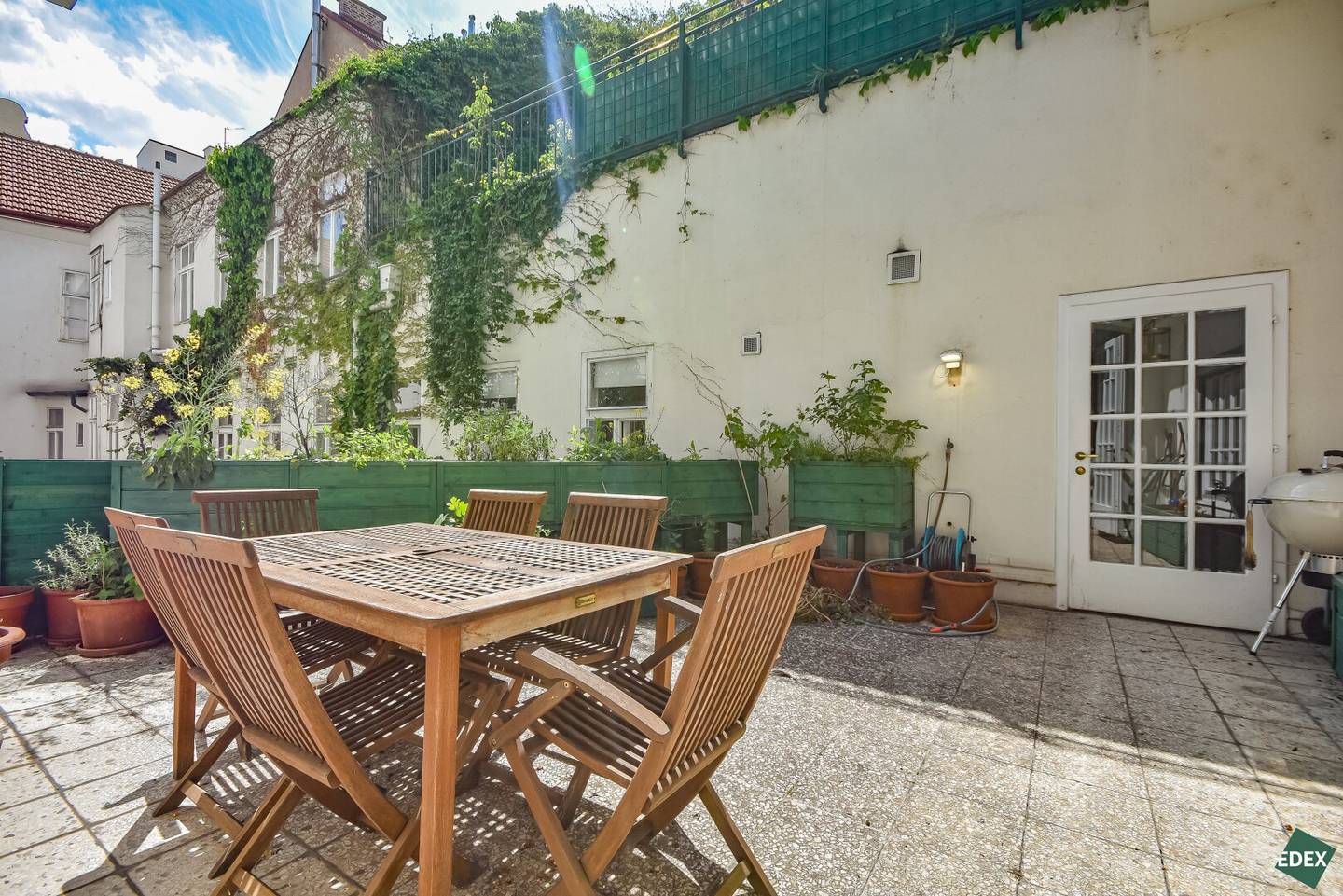 Traumhafte 2,5 Zimmer Wohnung mit Terrasse und separater Wohnküche