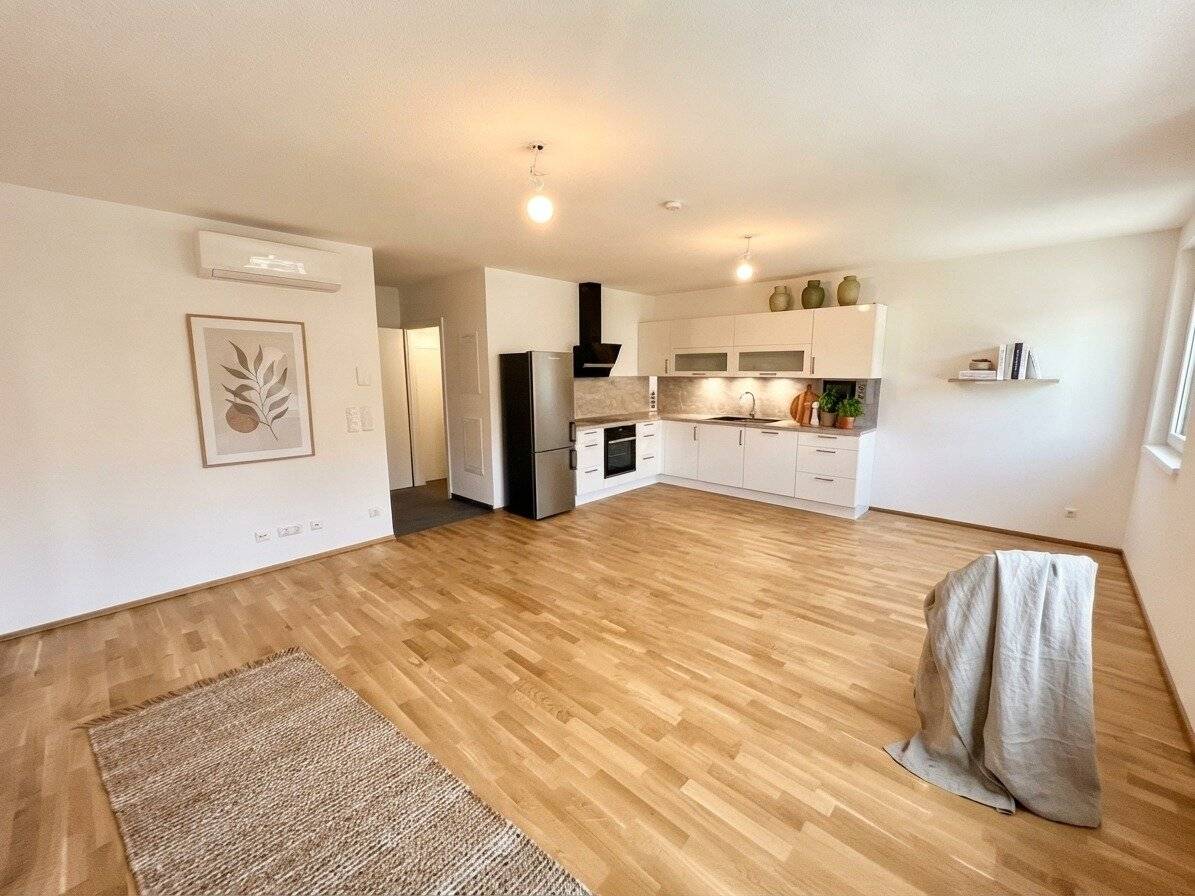Apartment in central location first occupancy with air conditioning