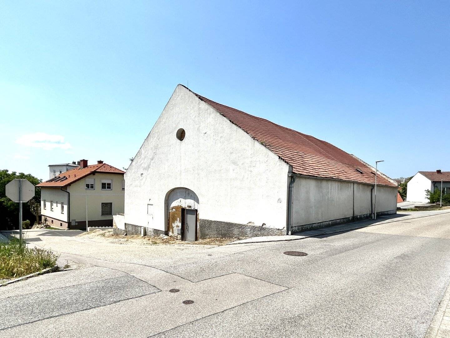 Großes Baugrundstück mit Halle, Neusiedl