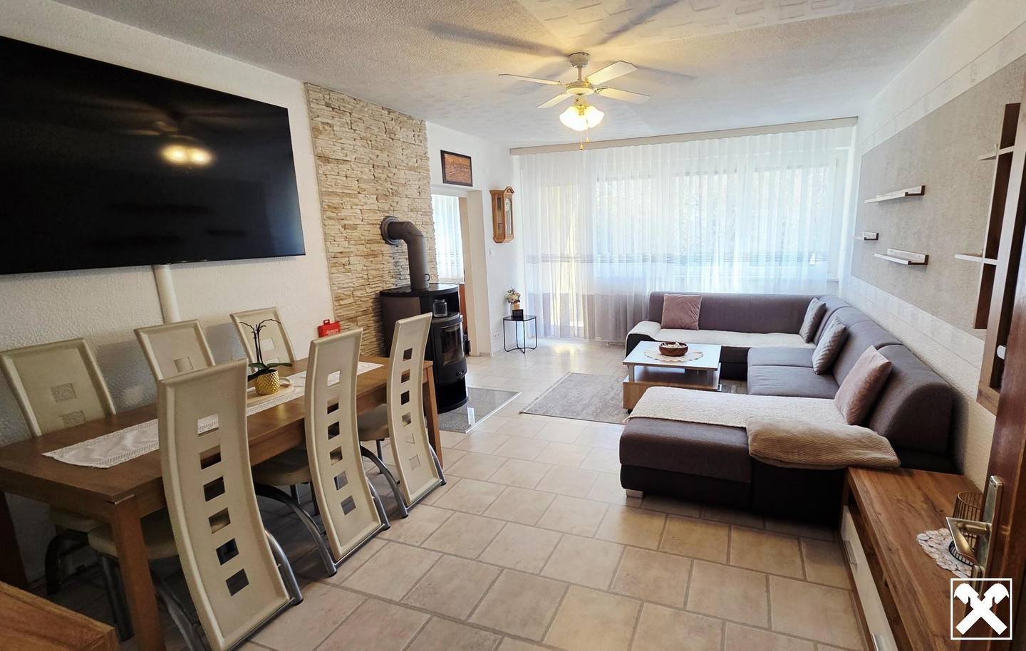 Apartment with loggia and garage on raised floor
