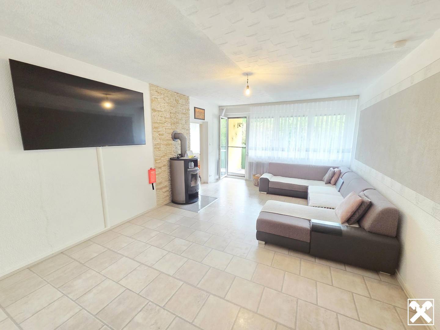 Wohnung mit Loggia und Garage im Hochparterre