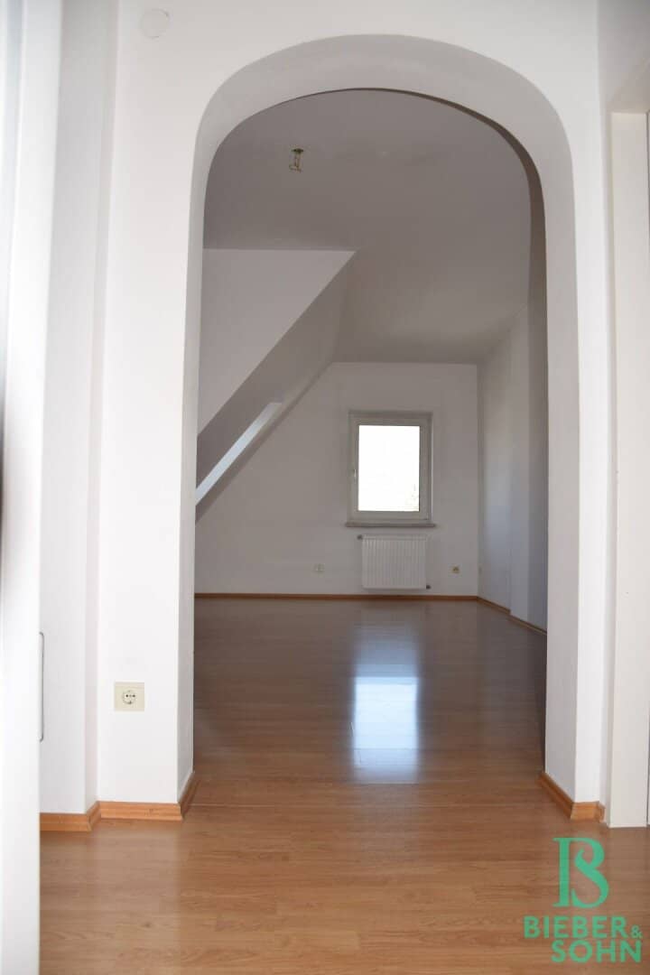 Delightful attic apartment in Hietinger cottage setting