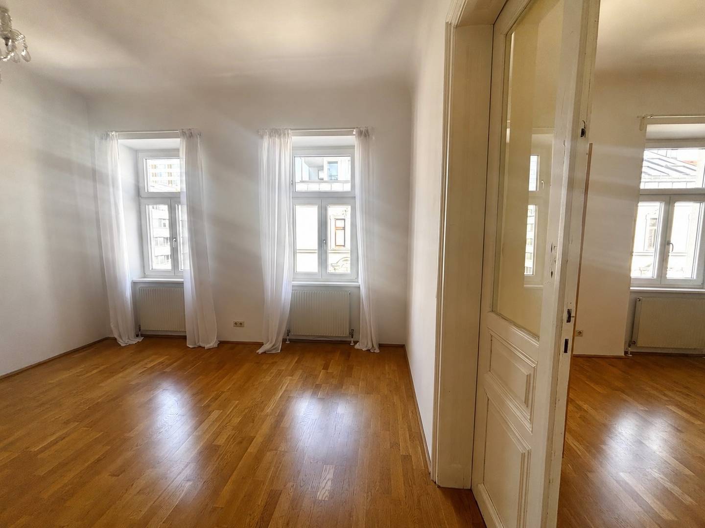 Old building apartment near Arenbergpark with lift