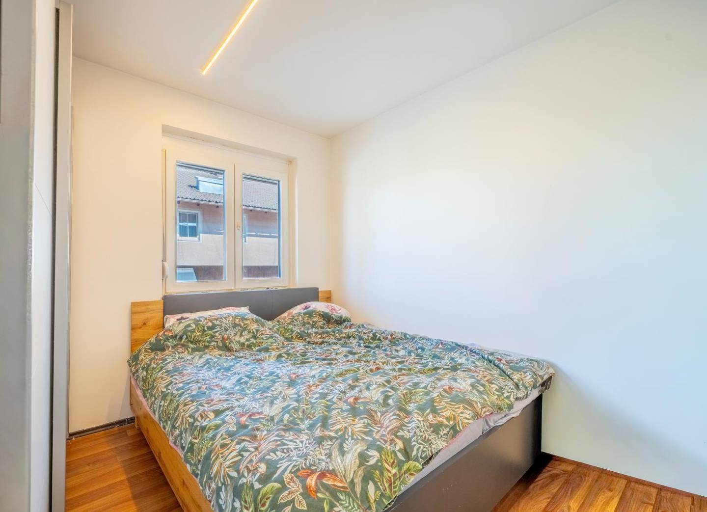 Wohnung mit Balkon und möblierter Küche in ruhiger Lage