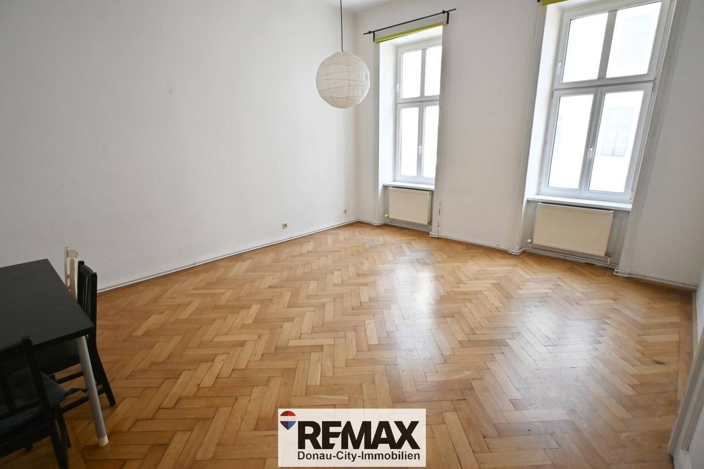 Apartment old building charm central location near U1