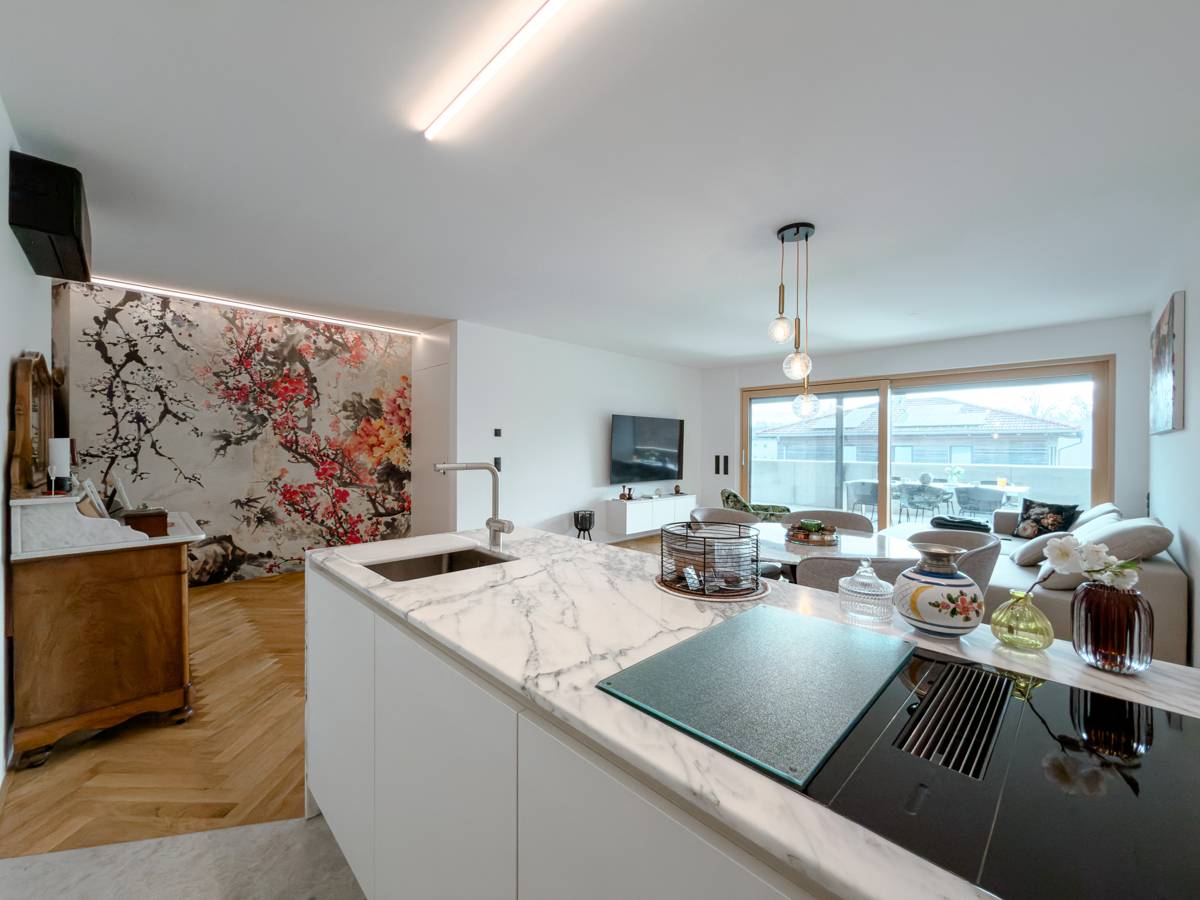 Wohnung mit großzügigem Balkon und Designküche