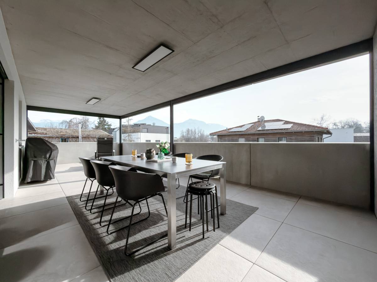 Wohnung mit großzügigem Balkon und Designküche
