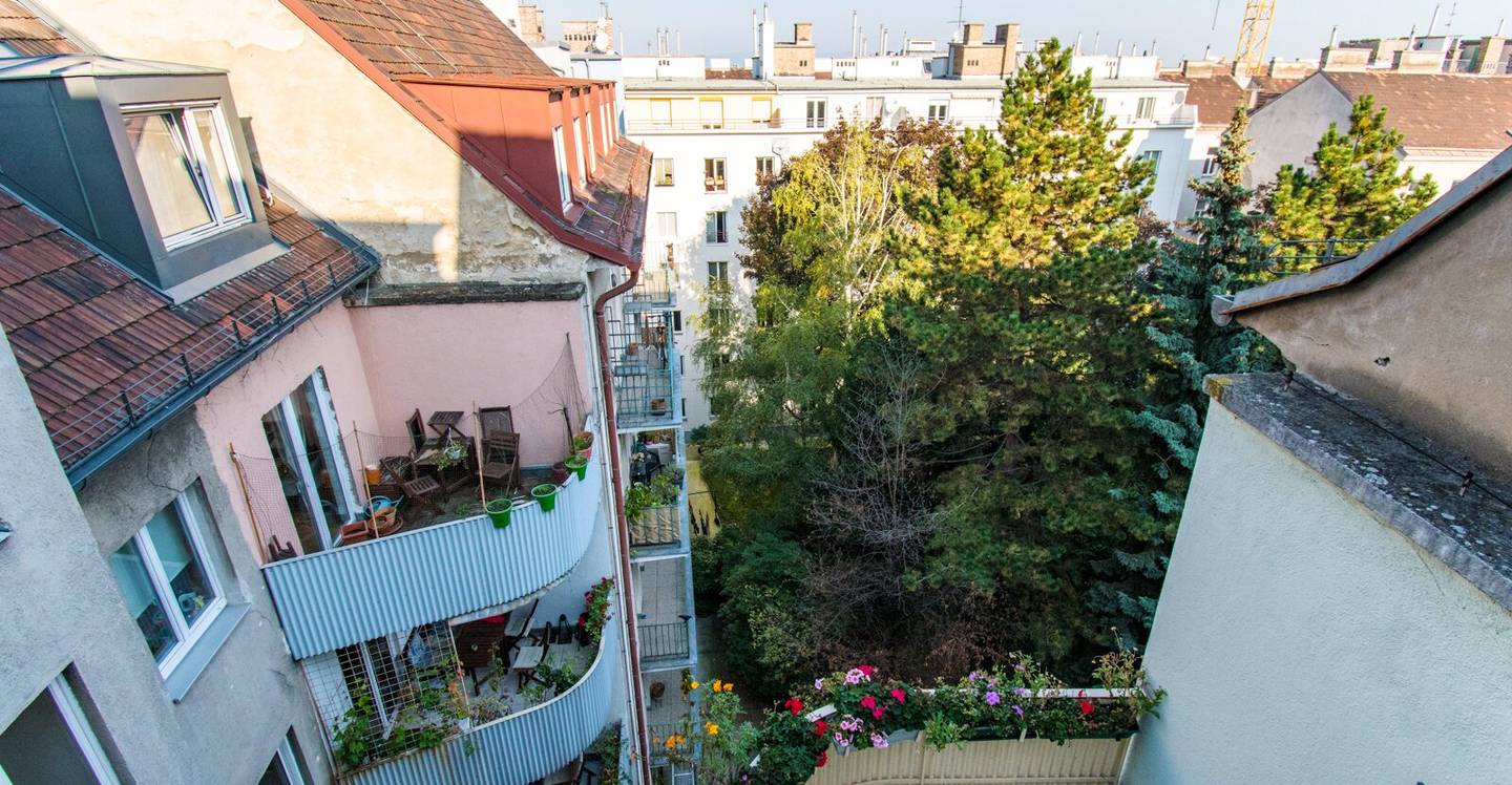 Apartment high up with quiet courtyard view