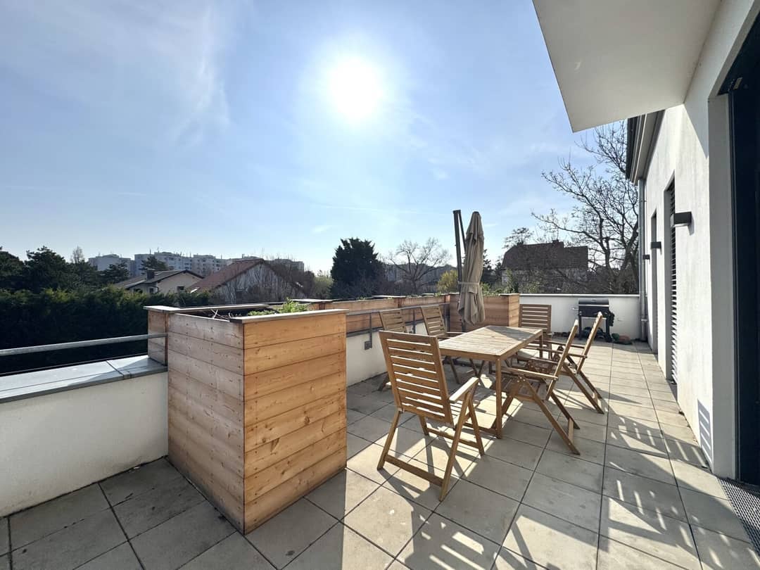 Altbauwohnung mit großer Terrasse und Altbauflair