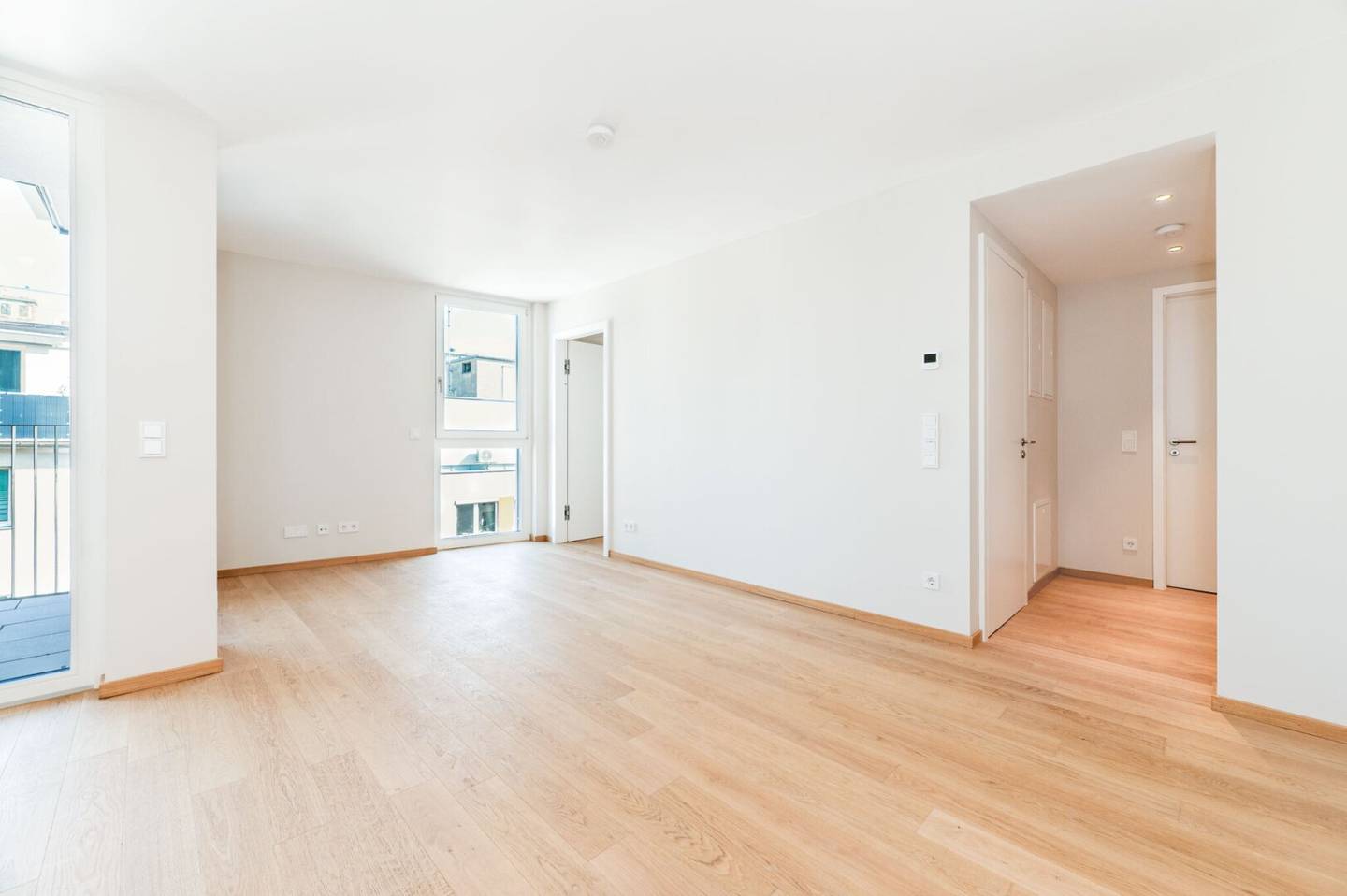 Apartment first occupancy loggia near U4 U6