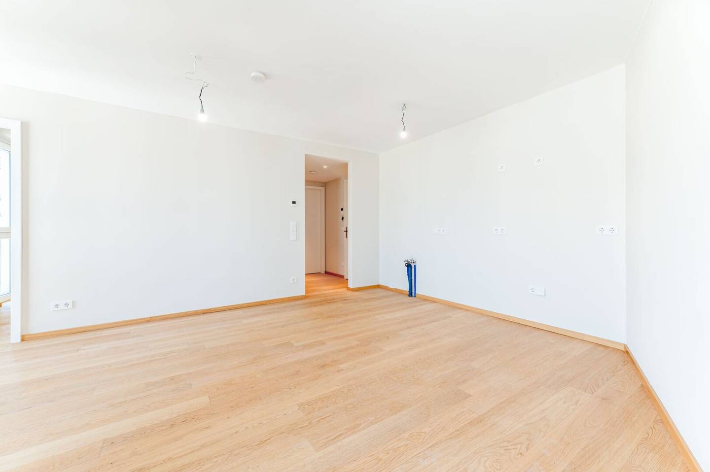 Apartment first occupancy loggia near U4 U6