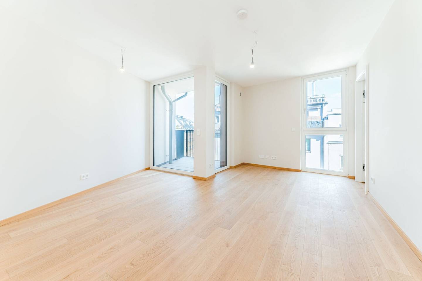 Apartment first occupancy loggia near U4 U6