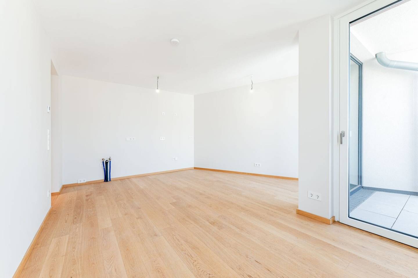 Apartment first occupancy loggia near U4 U6