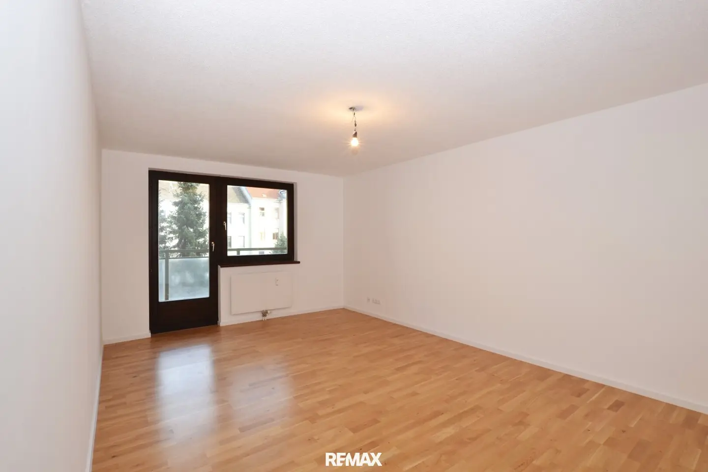 Wohnung first occupancy after renovation loggia