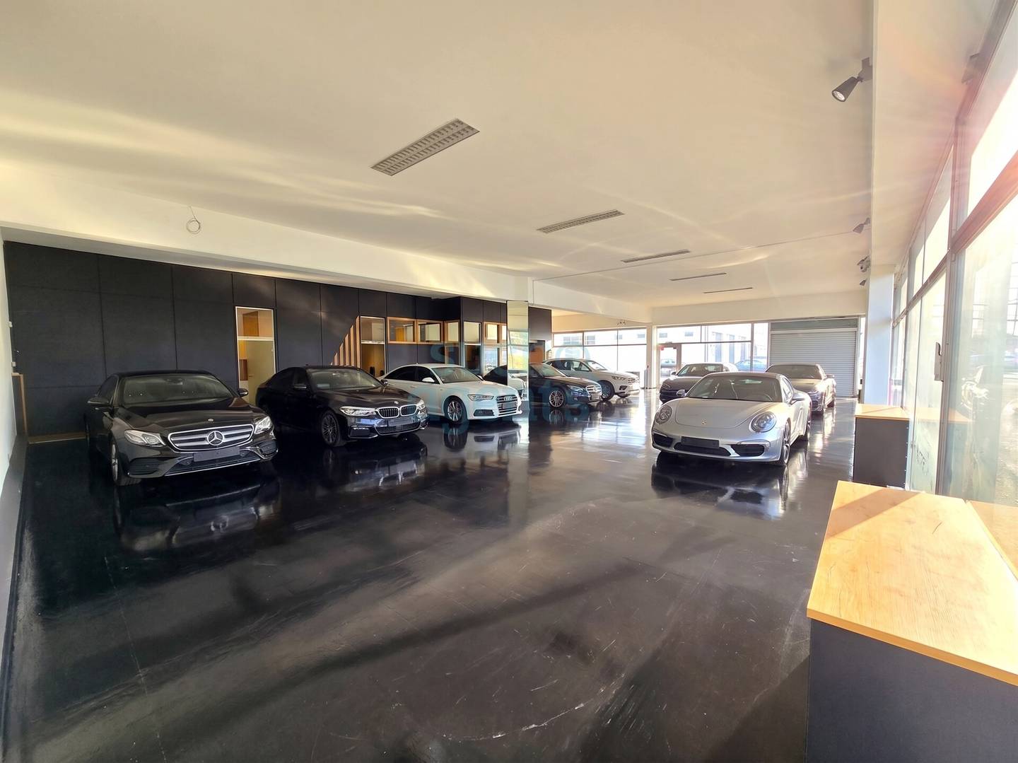 Modernes Autohaus in Top-Lage, 412m²