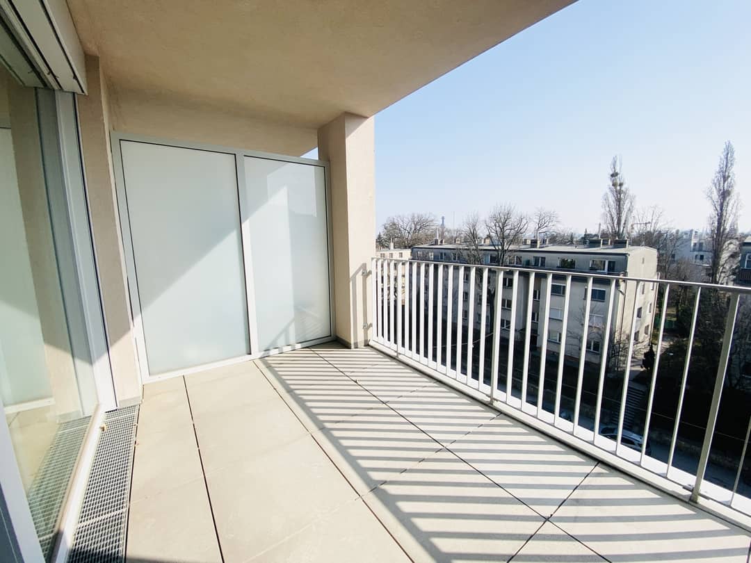 South facing apartment with balcony in green surroundings