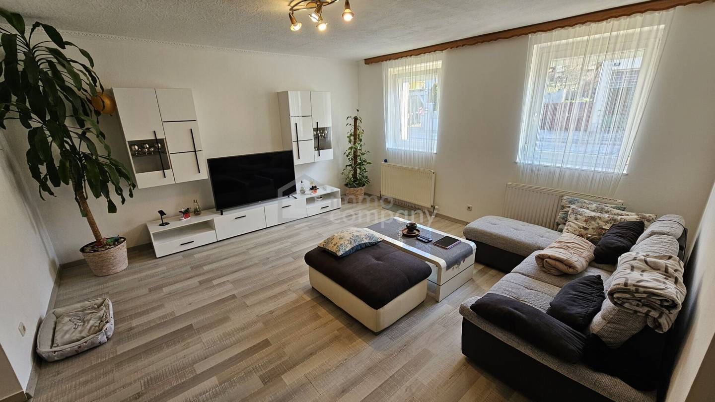 6-Zimmer-Haus mit Pool in Mannersdorf