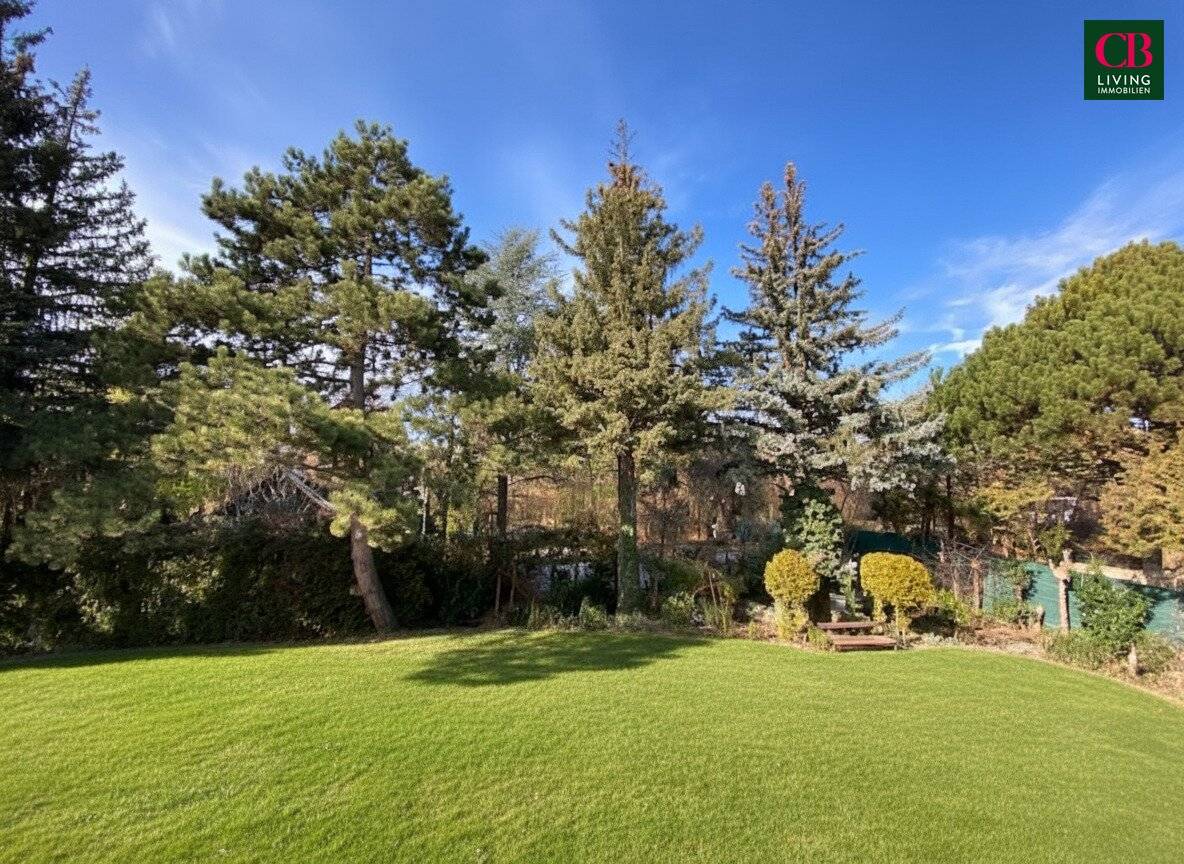 187m² Apartment w/ Garden, Balcony, Garage