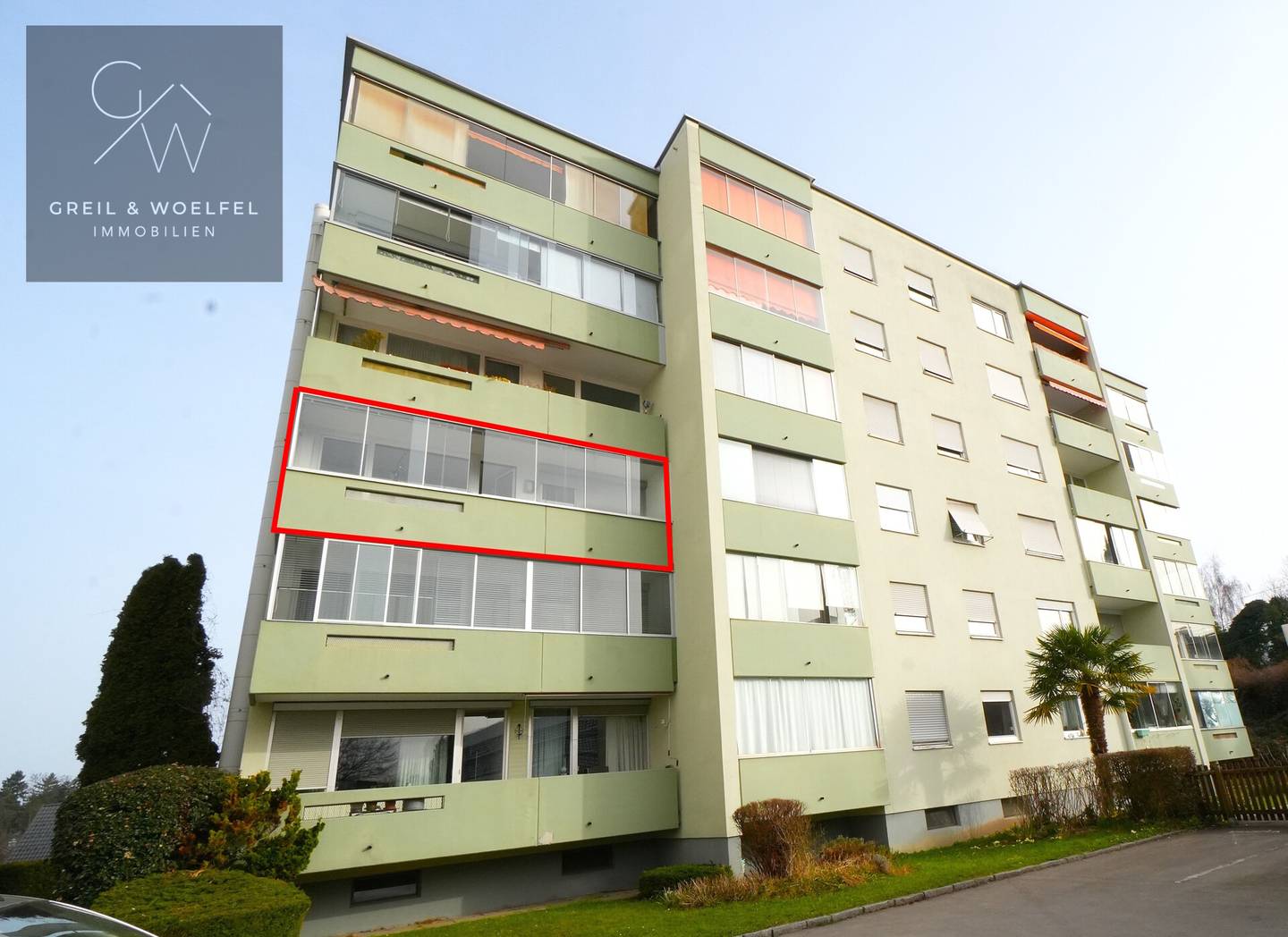 Modernisierte Wohnung mit Einbauküche und Lift
